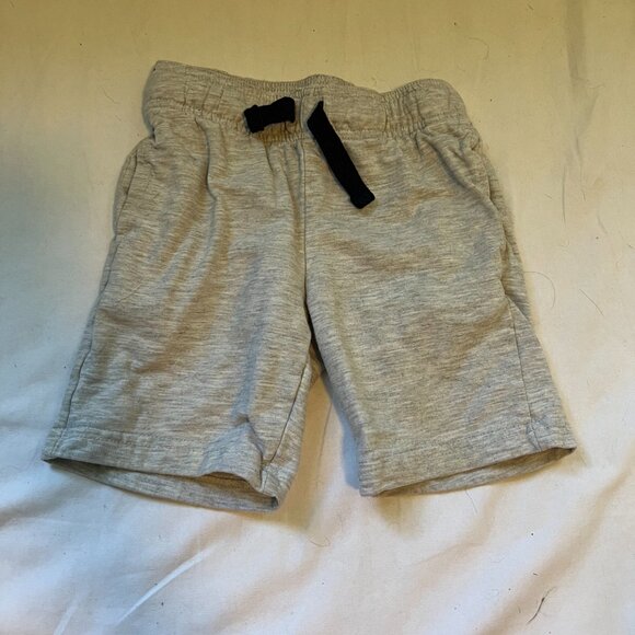 Bundle of 2 boys sweatpant shorts.  Size 4. - Picture 4 of 5